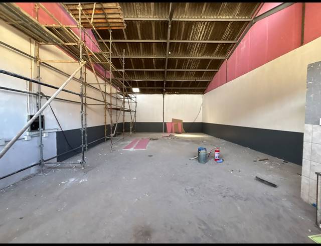 140M² WAREHOUSE TO LET IN EPPING INDUSTRIAL